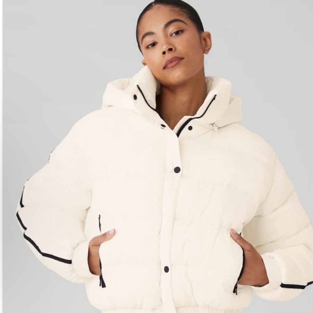 Alo Yoga Aspen Love Puffer Jacket, size Small